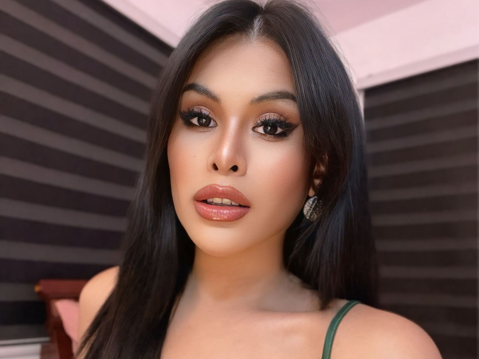 Live cam for AryaBrielle