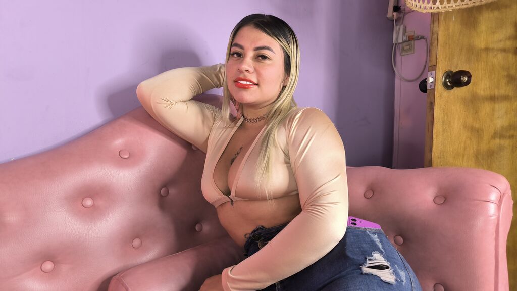 JulietaFerrero Live Cam and Statistics on UnifiedCams