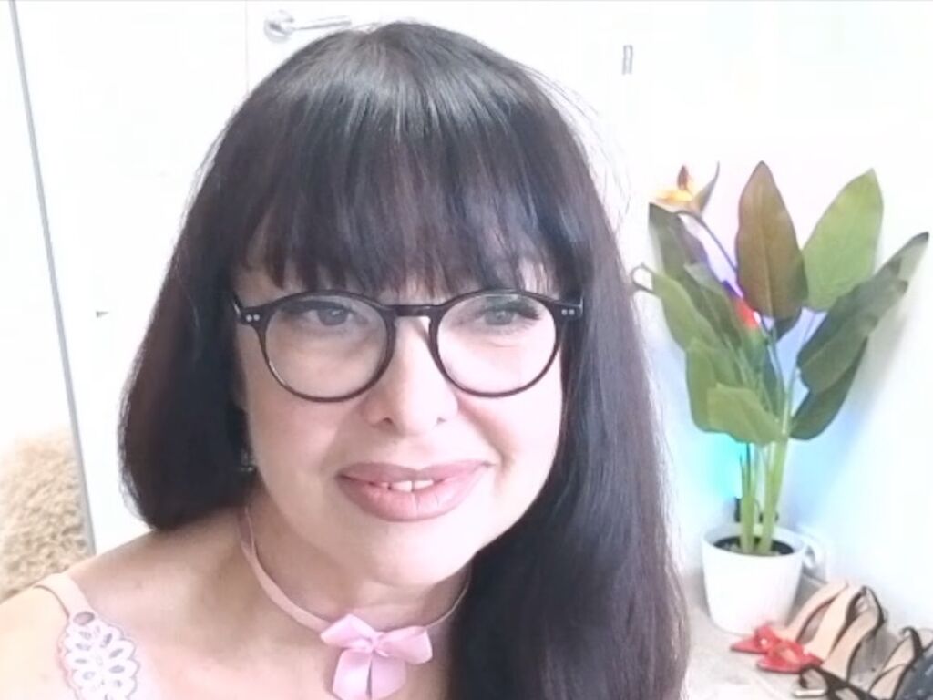 LindaRome webcam girl preview