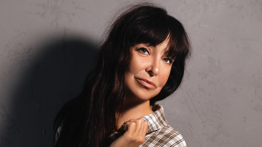 Watch LindaRome live on jobsporn.net