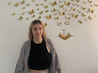 VIVO.webcam SorayaMcninch (18) girl with normal breasts