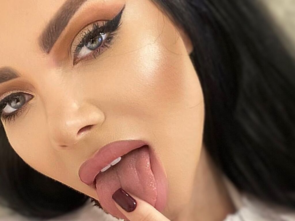 CaitlynEva's live cam