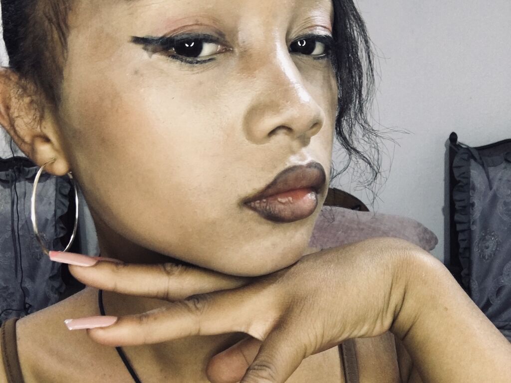 MacuttyMiria Camera Thumbnail