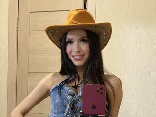 Show privé avec AnnaLakshmy
