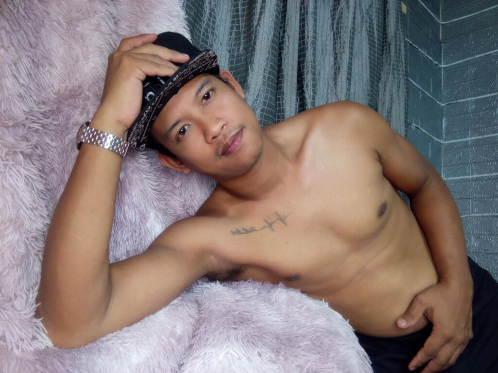 AlfonsoCruz webcam show