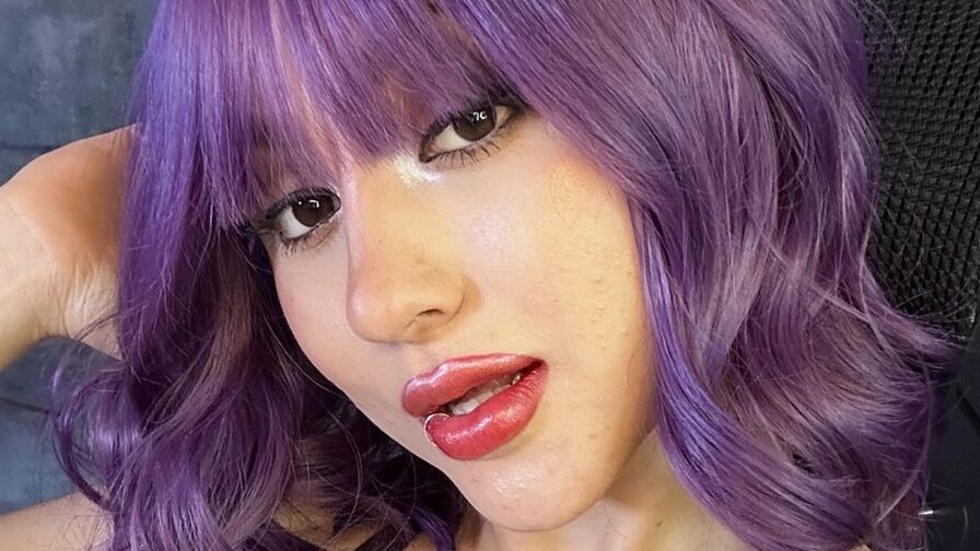 Watch SabrinaDrake live on PORNOGIF
