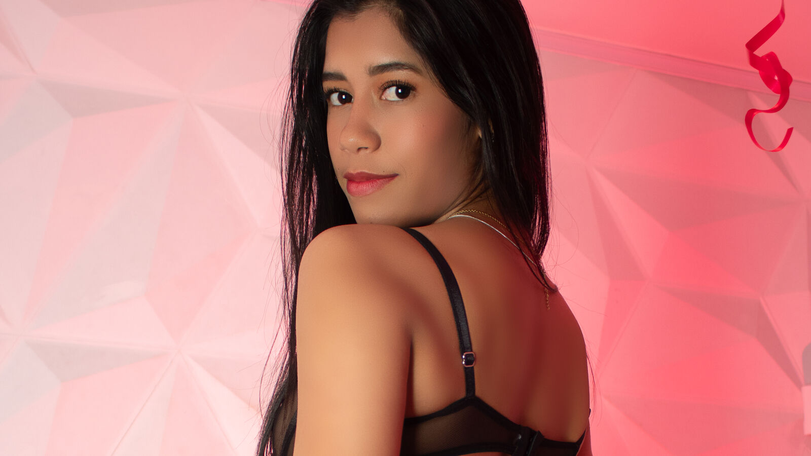 EmmiShery glamour portrait