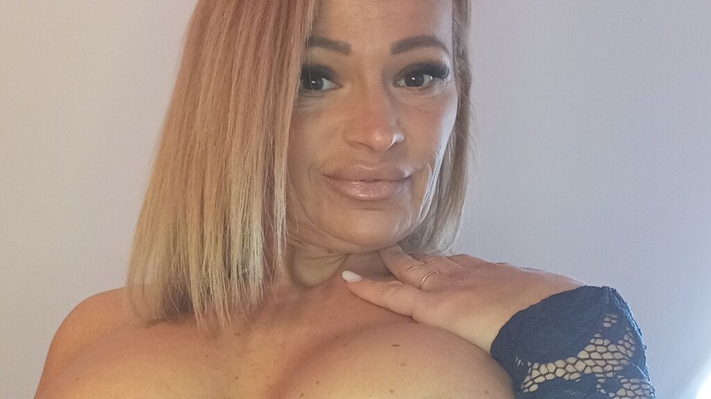 Watch Mirunna from LiveJasmin on GirlsOfJasmin