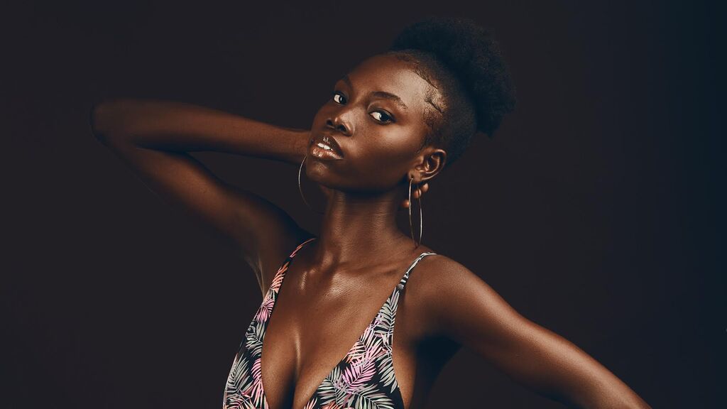 IssaJenner's profile from Jasmin at GirlsOfJasmin'