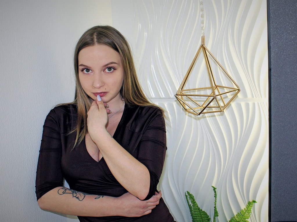 ErinRoss's live cam