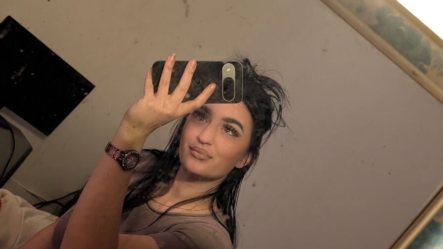 Join Isisa’s Live Webcam Show