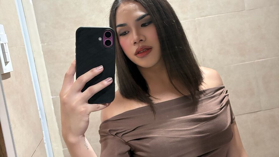Watch KristineAsli live on PORNOGIF