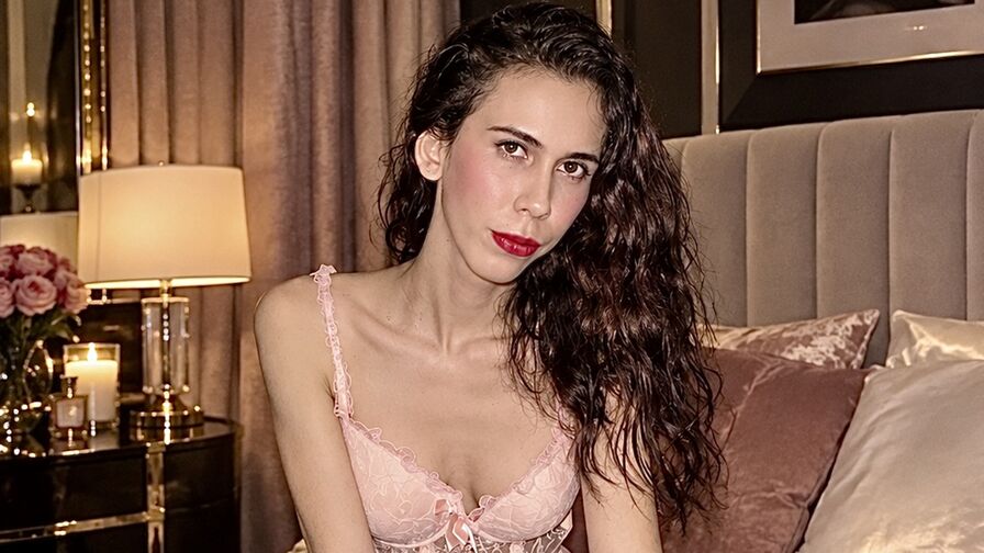 Join NikkiGrande’s Live Webcam Show