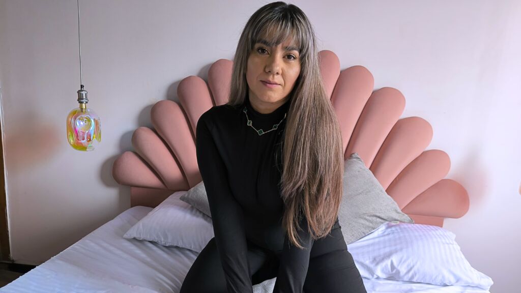 AuraEvens live cam model at LiveJasmin