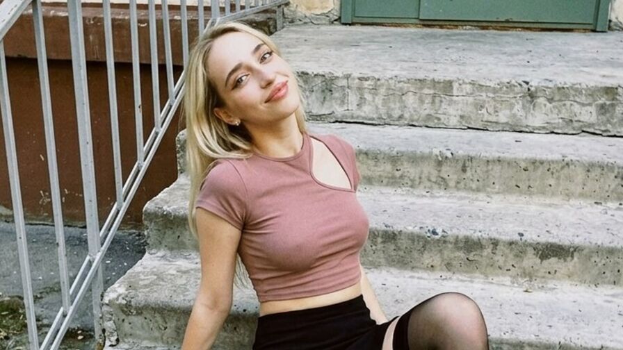 AdinaWatson live cam