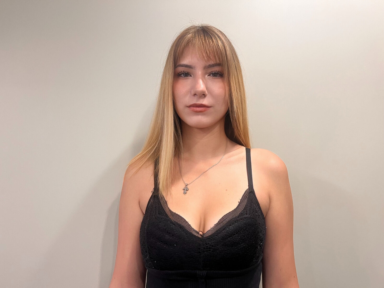 Live cam for ChloeKass