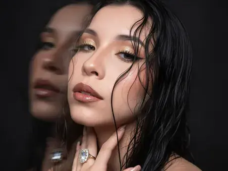 Chat with GiannaNicols