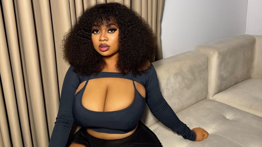 Watch MayahWilson live on E-Chat