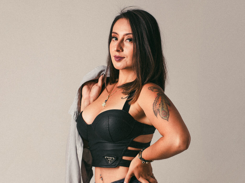 AngelicaLux age 32