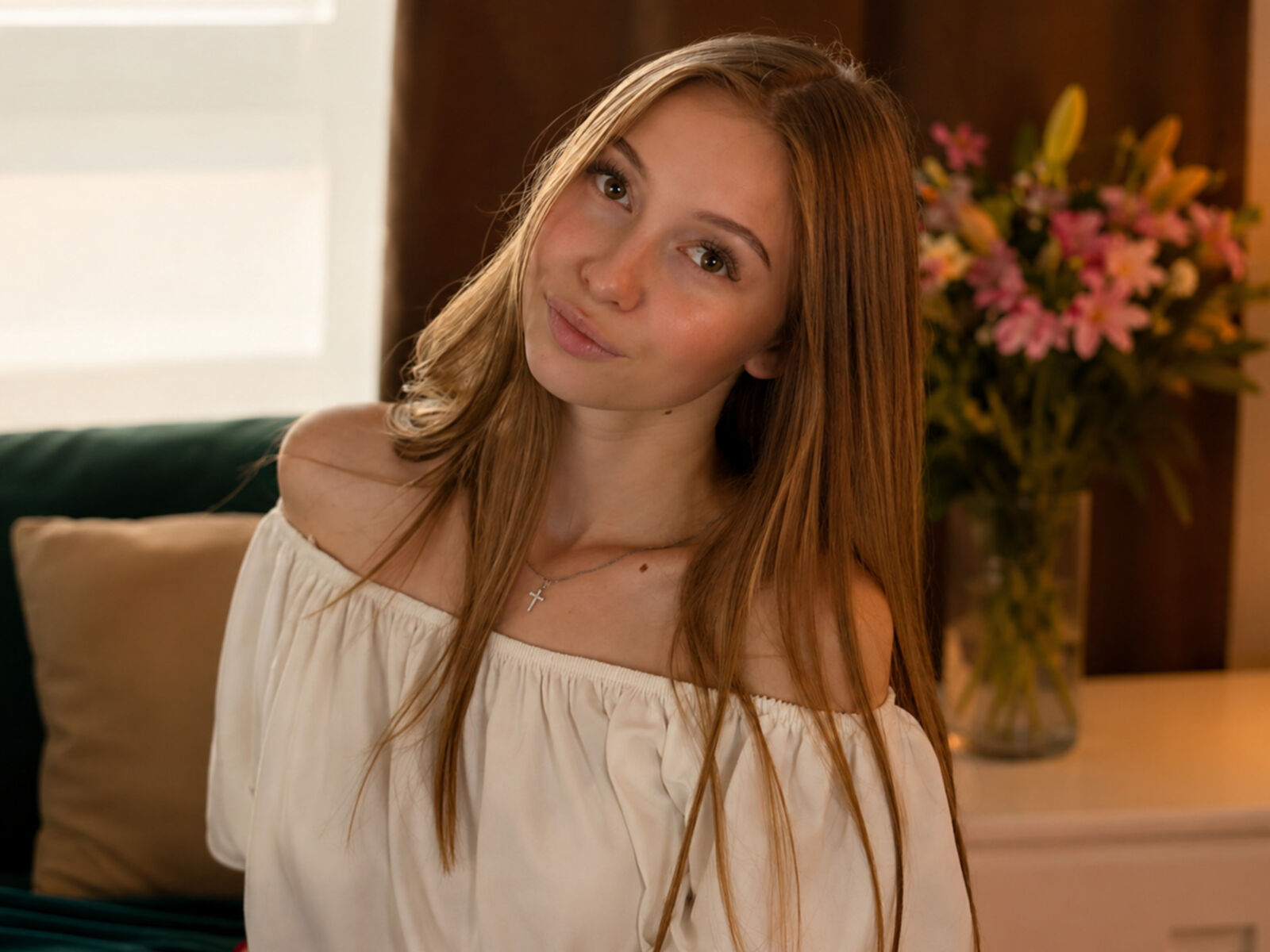 Live cam for EllaAyalon