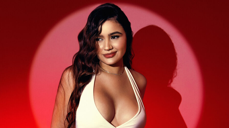 LaraCole's Live Nude Chat