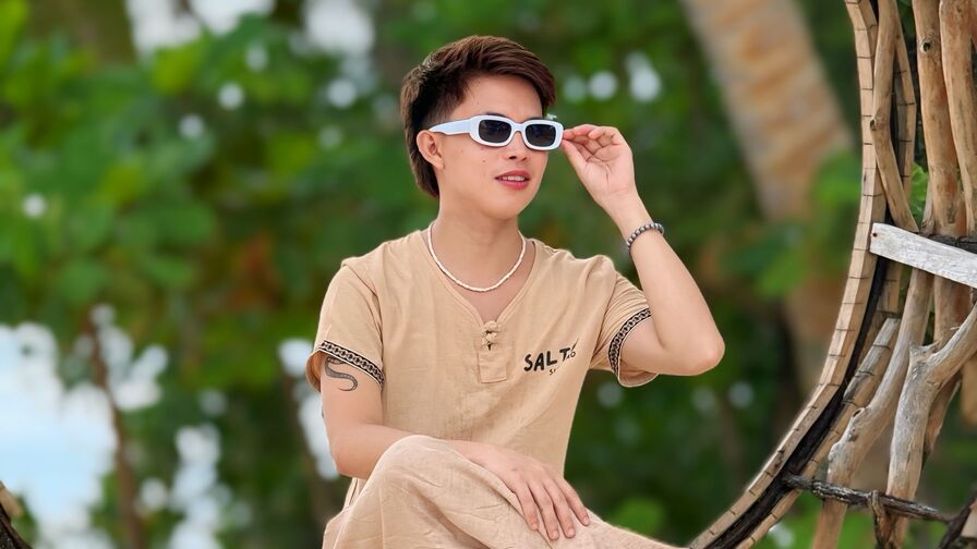 Chat with AmilLee live on AsianCamModels.com