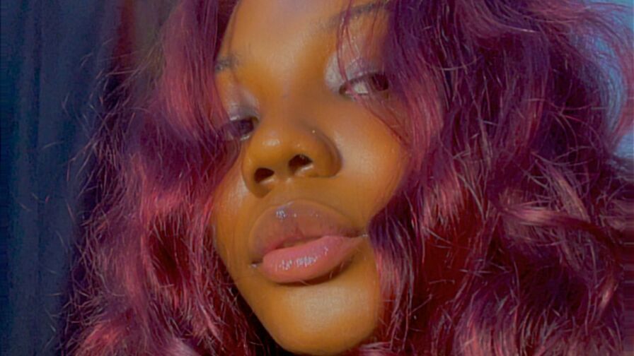Watch AniMaculey live on Live Cams