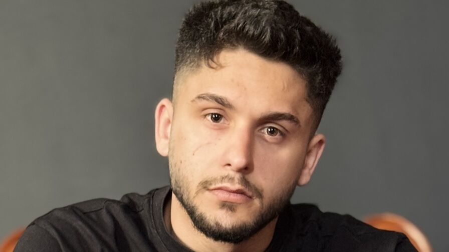 Watch TroyWade live on E-Chat