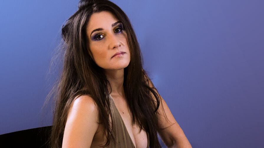Watch LaraRamos live on Live Cams