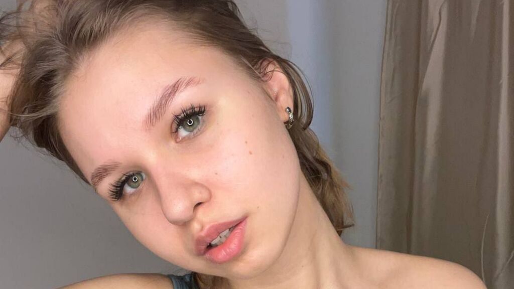 ErlinaDanley live cam model at LiveJasmin