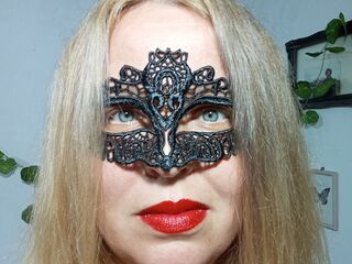 CayenneMurray is a webcam model from Romania age 41