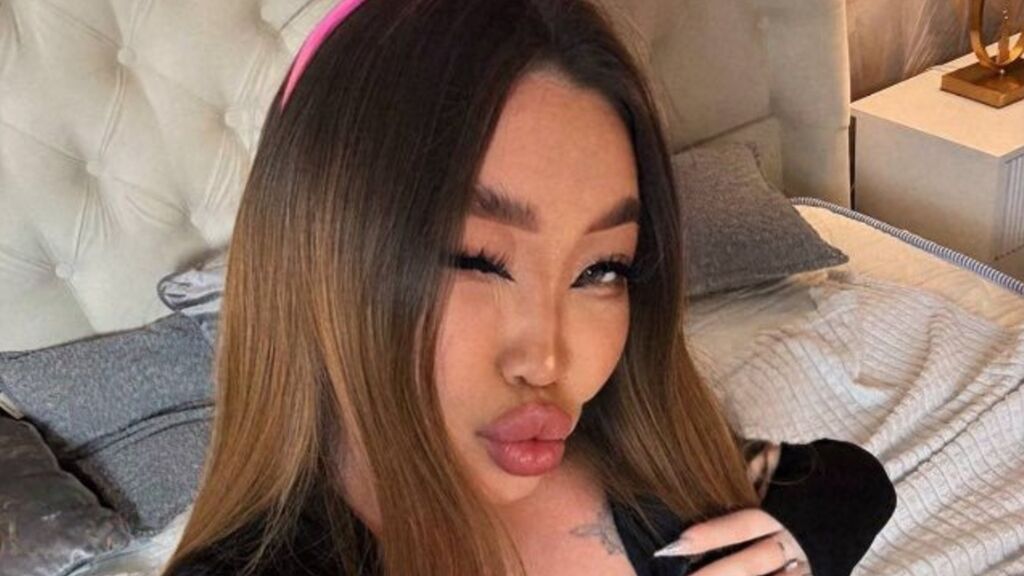 DeltaSuyama's profile from Jasmin at GirlsOfJasmin'