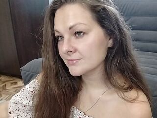 AmilaFran 1-on-1 live cam shows