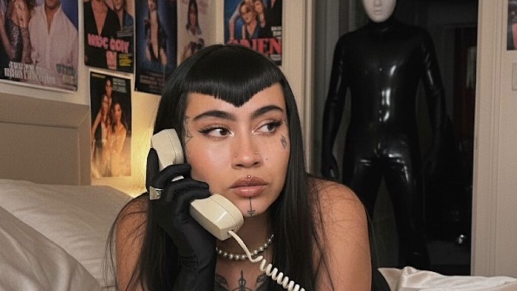 JessYves live cam model at LiveJasmin