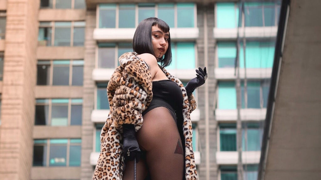 Sex chat gratuit in direct cu JessYves pe LiveJasmin