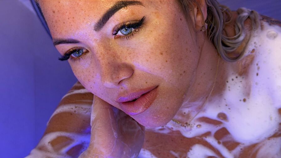 Watch Anelise live on Recorded Camera❤️