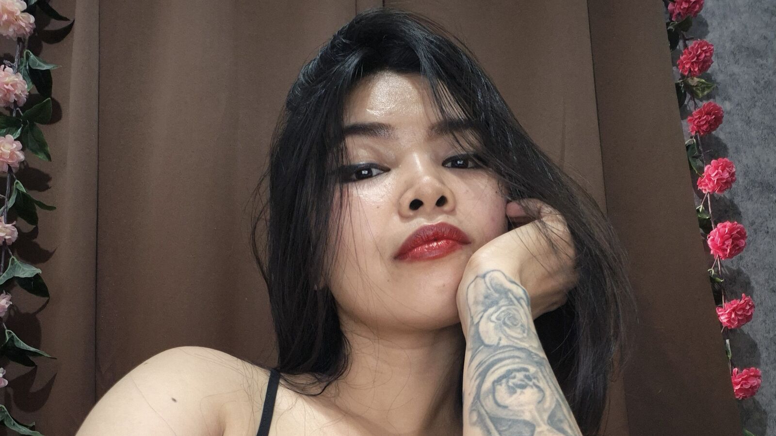 AnnaReynolds erotic portrait