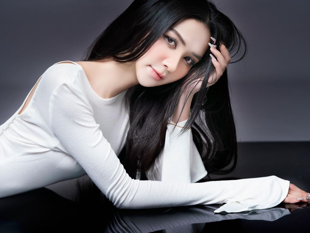 AnnaErena age 22
