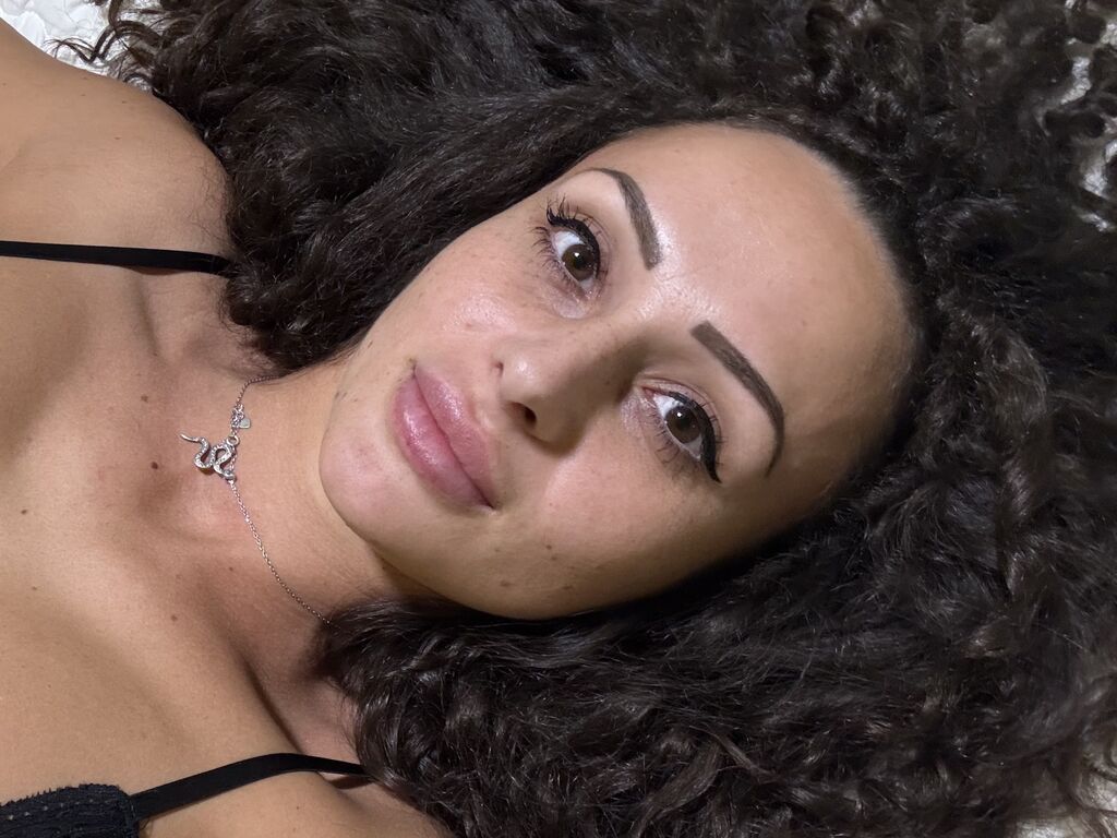 BellaCaramella private cam girl preview
