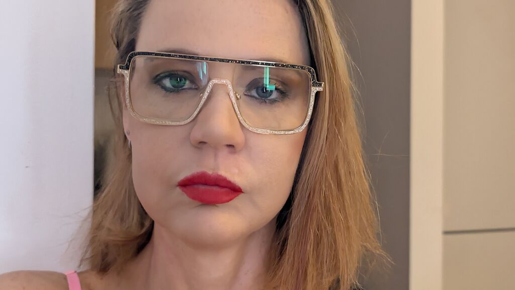 Live Chat with AnnaFourie on LiveJasmin
