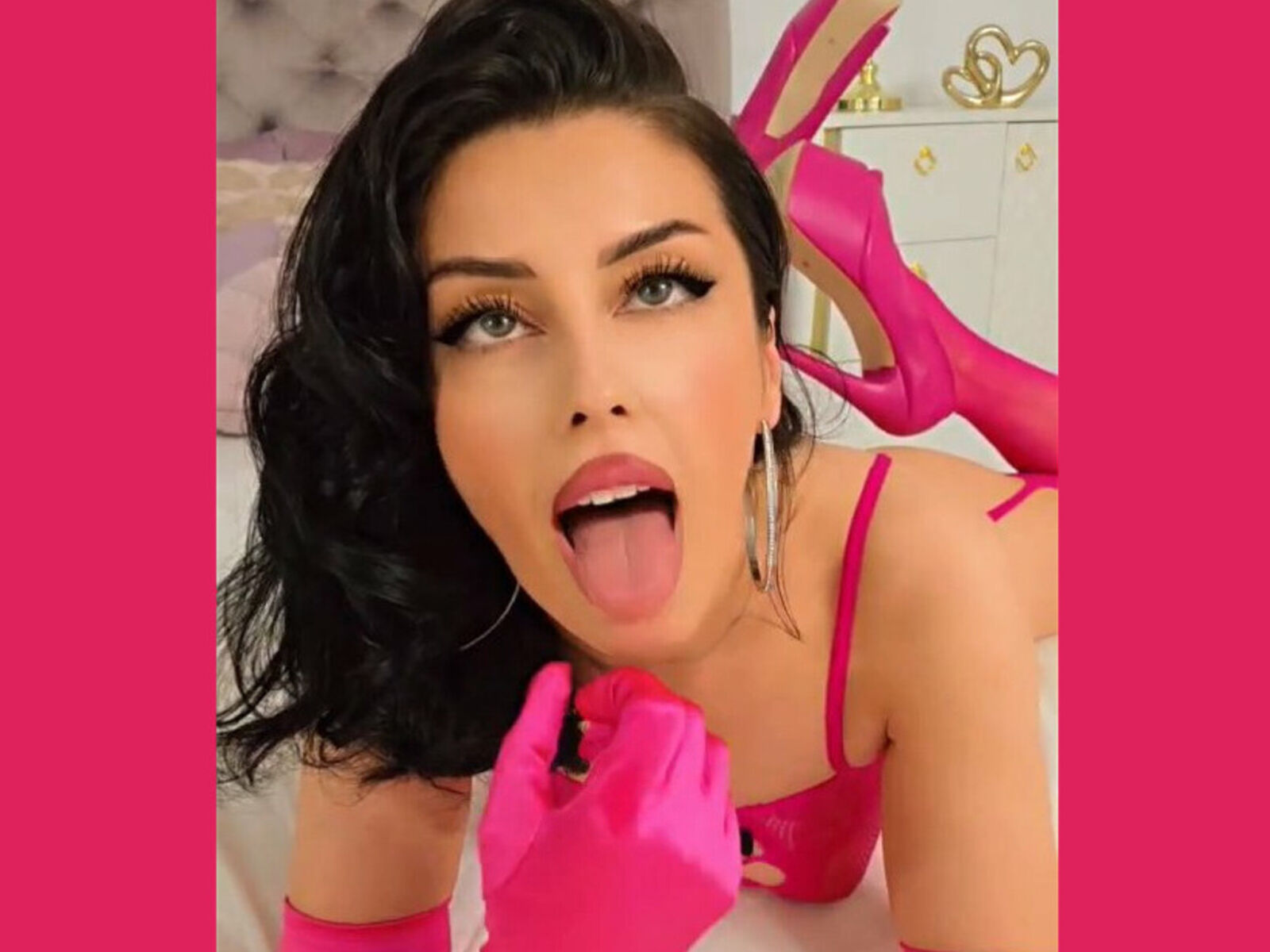 Live cam for KarinAss