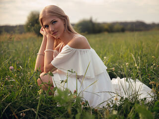 ChloeLins]