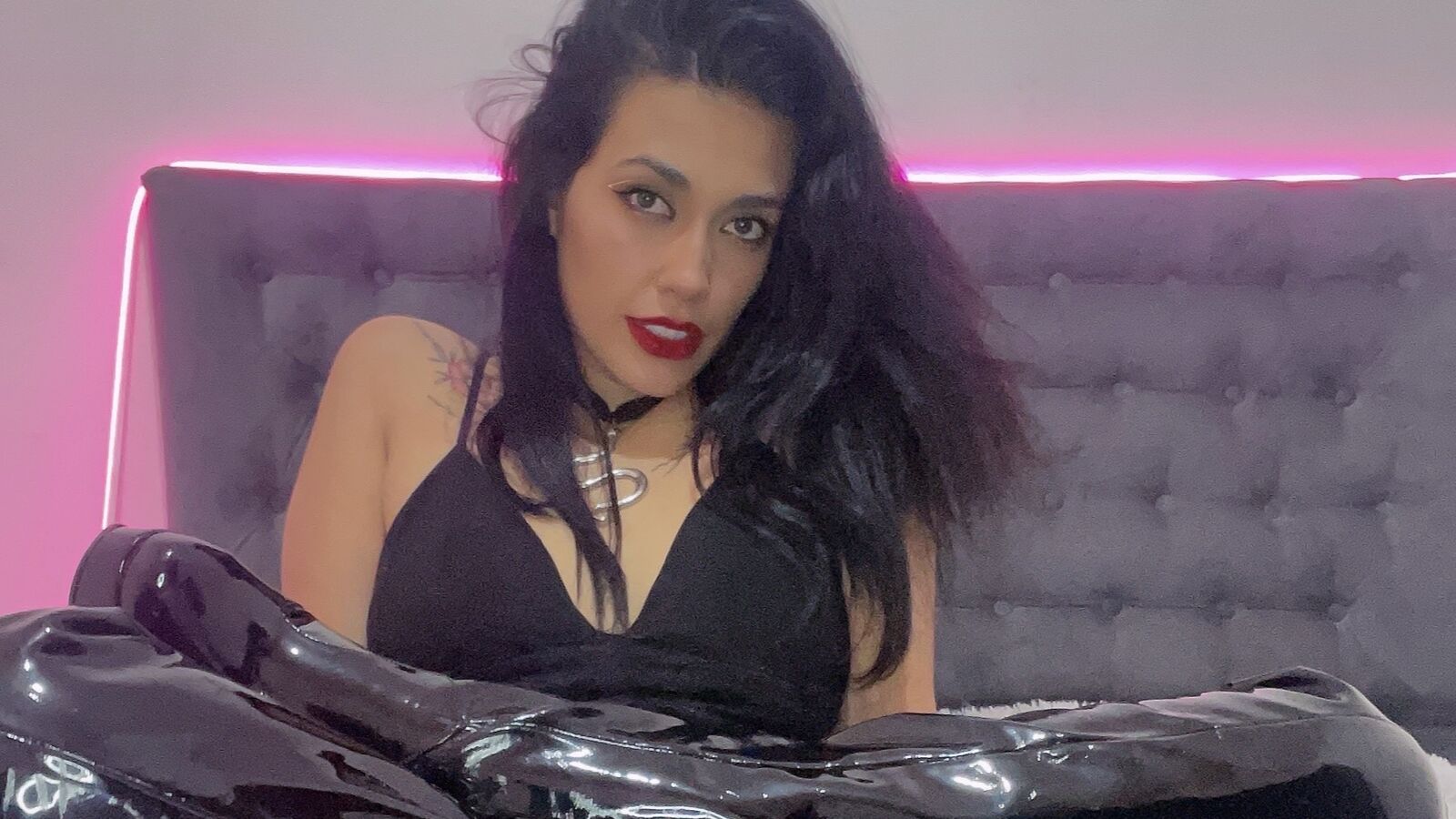 IsabellaLisa erotic portrait