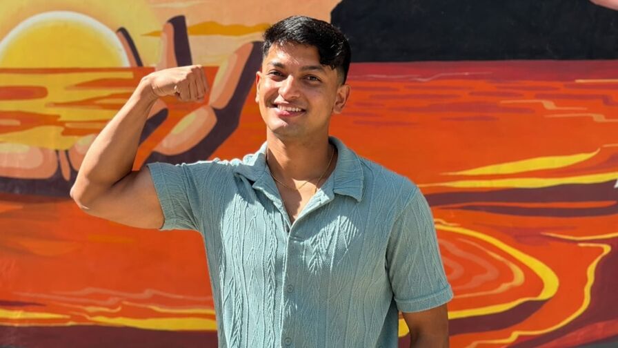 Chat with AlbertGuedez live on AsianCamModels.com