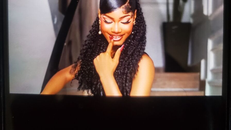 Join JuliannaHarper’s Live Webcam Show