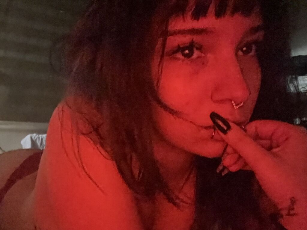 PeachyPurr from Web Night Cam