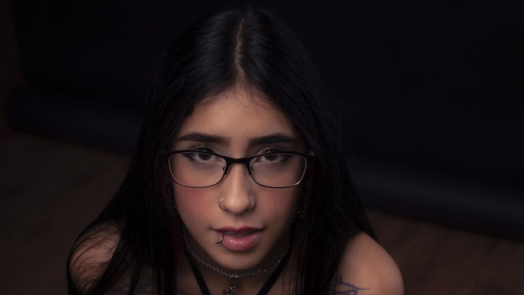Live Chat with LiliCollyns on LiveJasmin