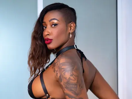 Chat with NahomyOwenn