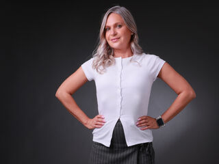 AndyAndrea is a webcam model from Romania age 42