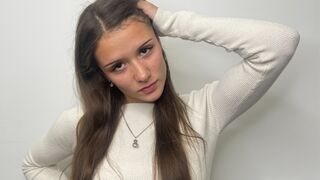 CrisBoyarsky live cam girl profile